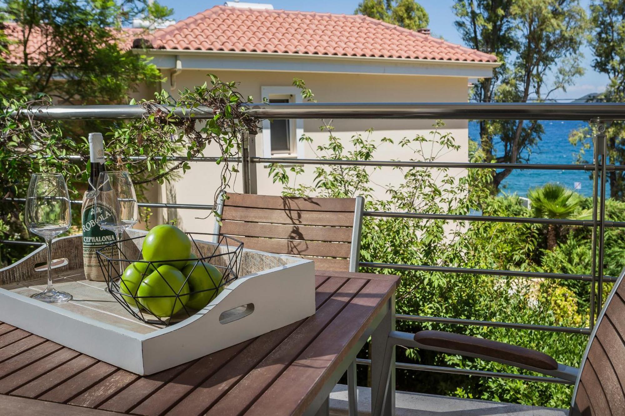 Meliti Waterfront Suites Karavomylos Exterior foto
