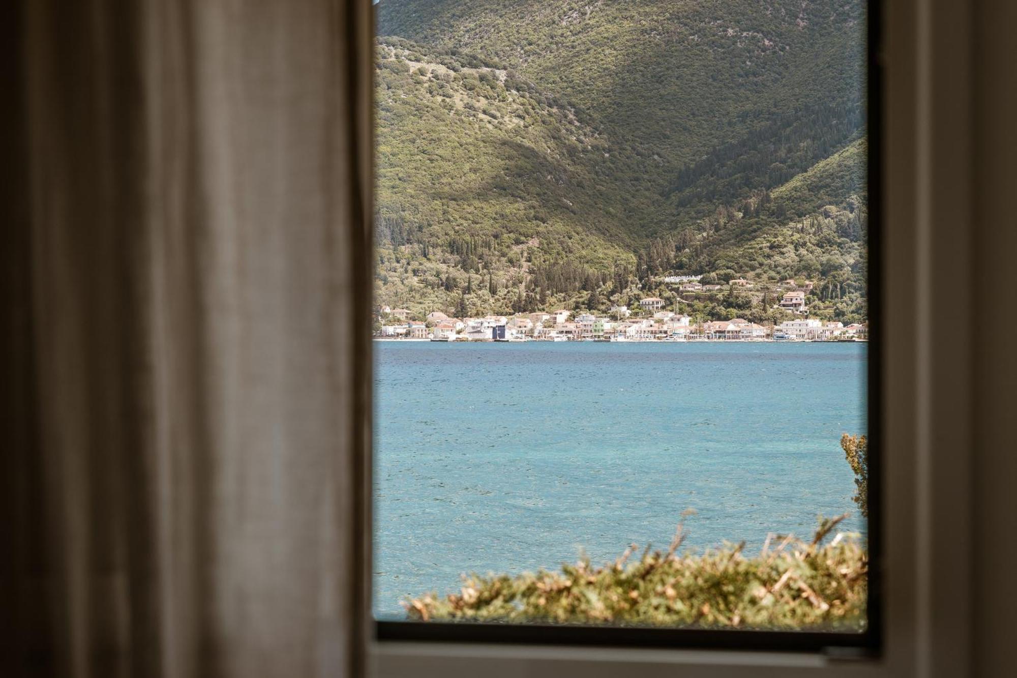Meliti Waterfront Suites Karavomylos Exterior foto